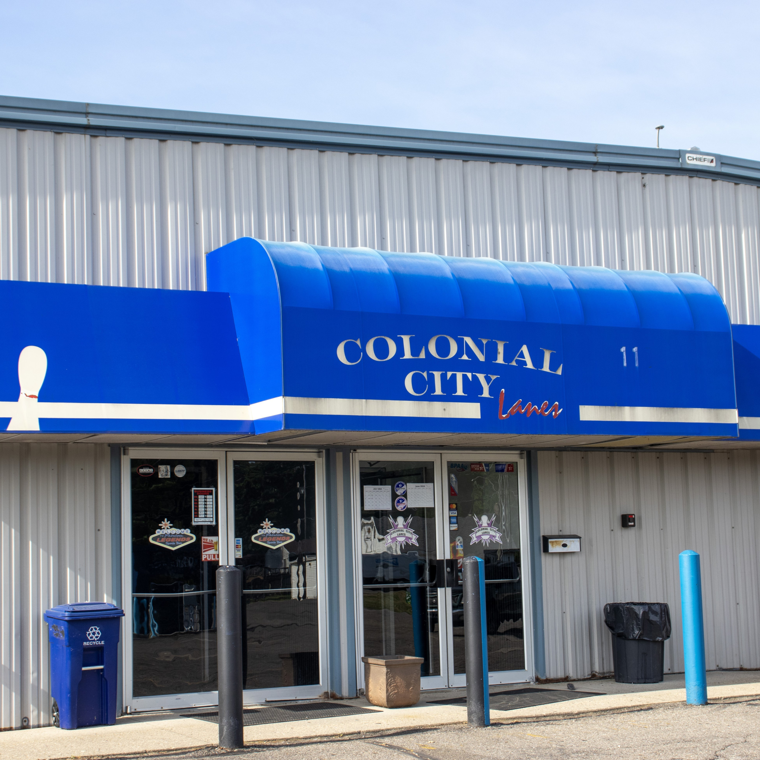 Colonial City Lanes storefront.