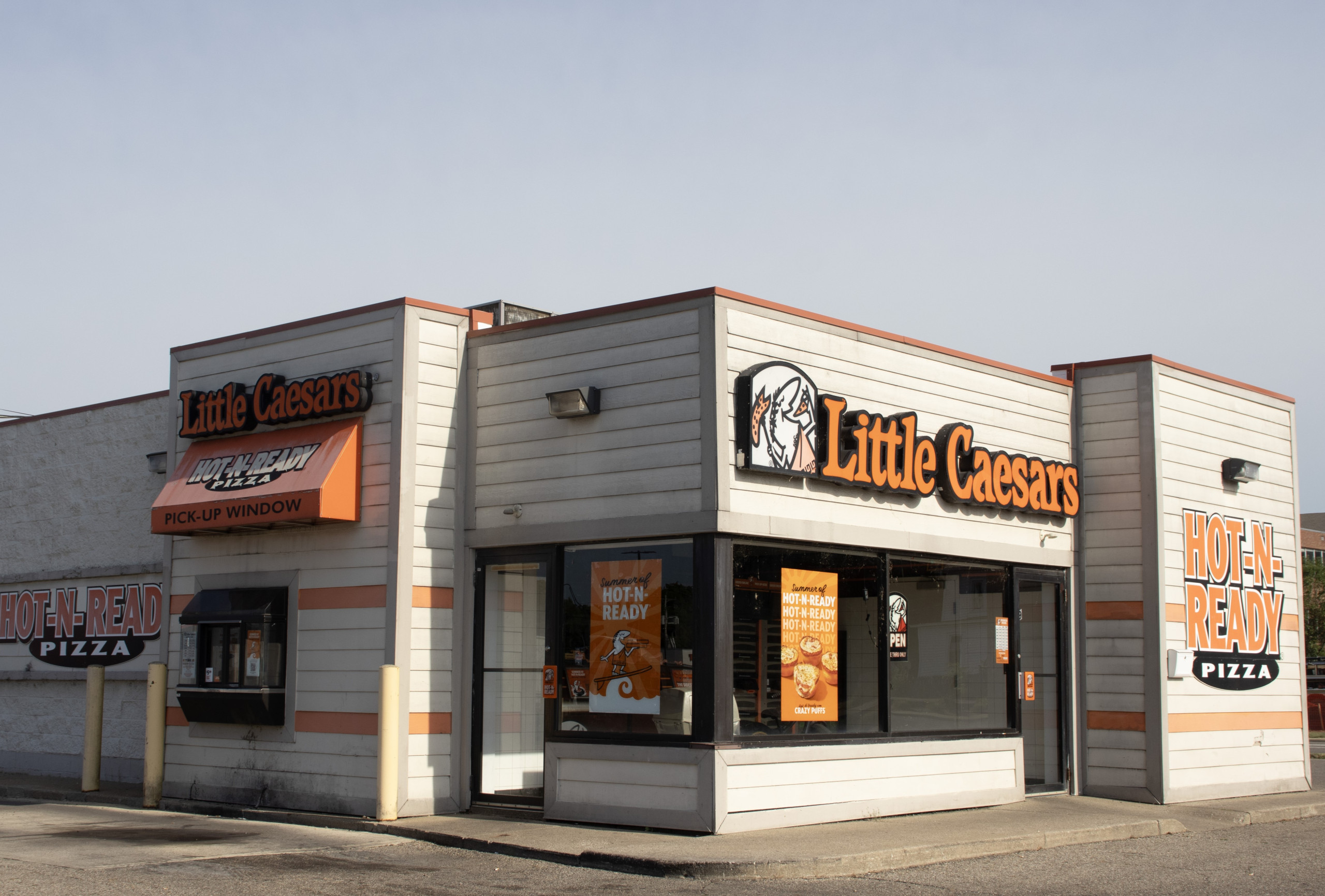 Little Caesars Mount Vernon storefront.