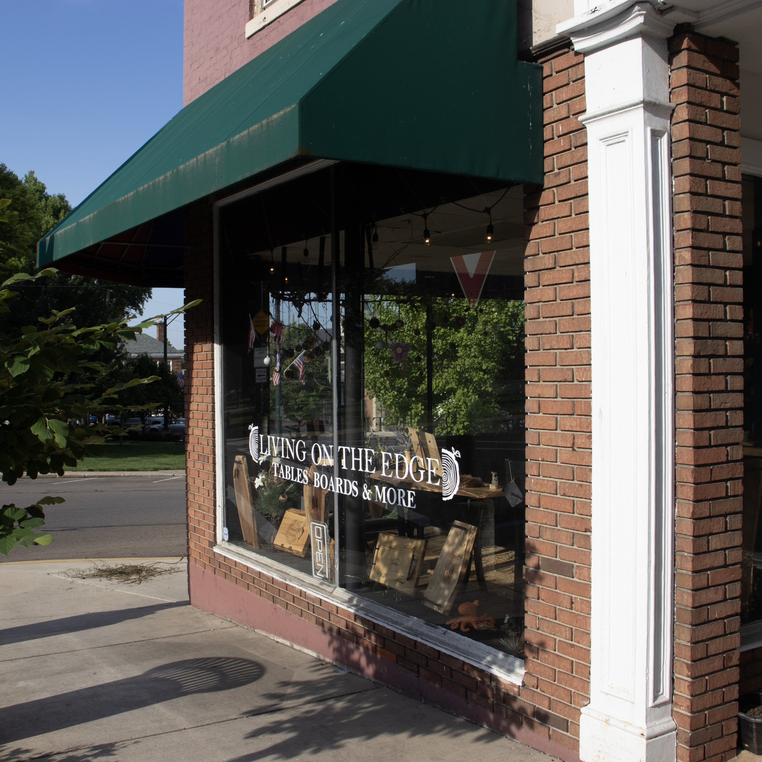 Living on the Edge Mount Vernon Storefront.