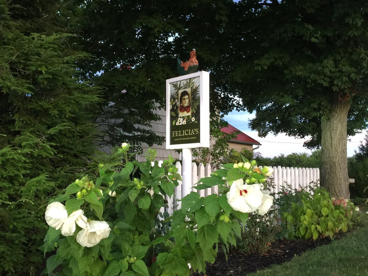 Felicia's Guest and Meeting House