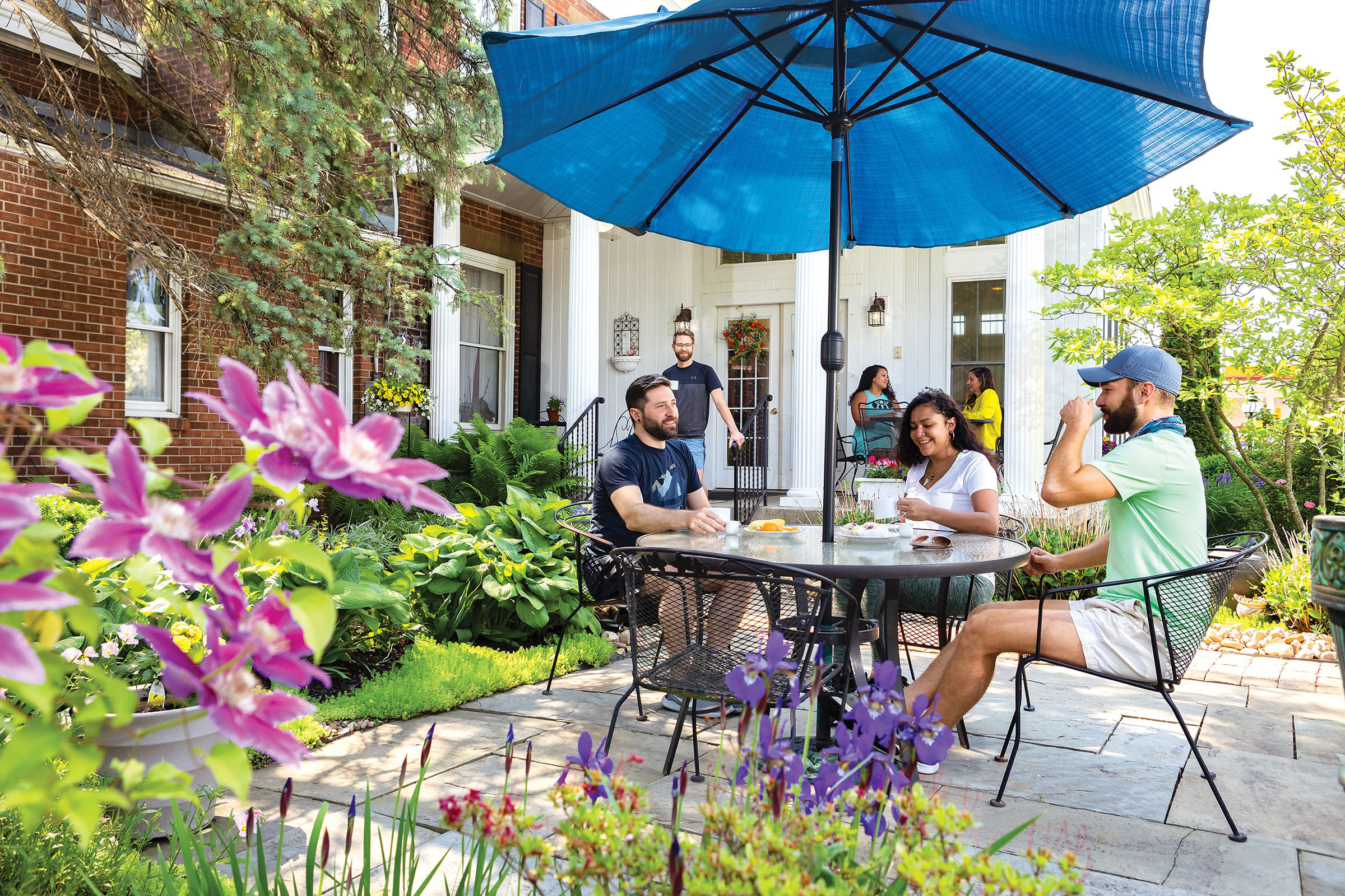The Mount Vernon Inn Patio